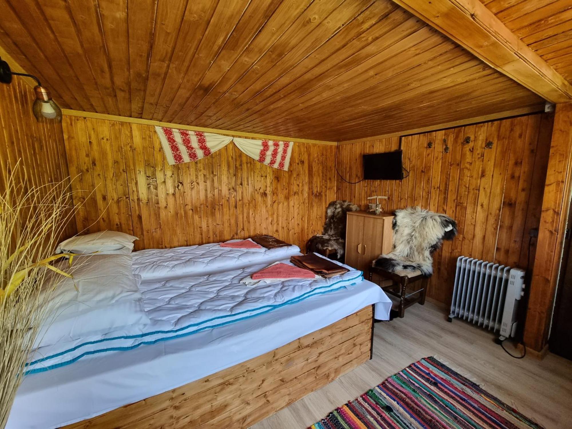 Hotel Lângă Stână à Curtea de Argeş Chambre photo